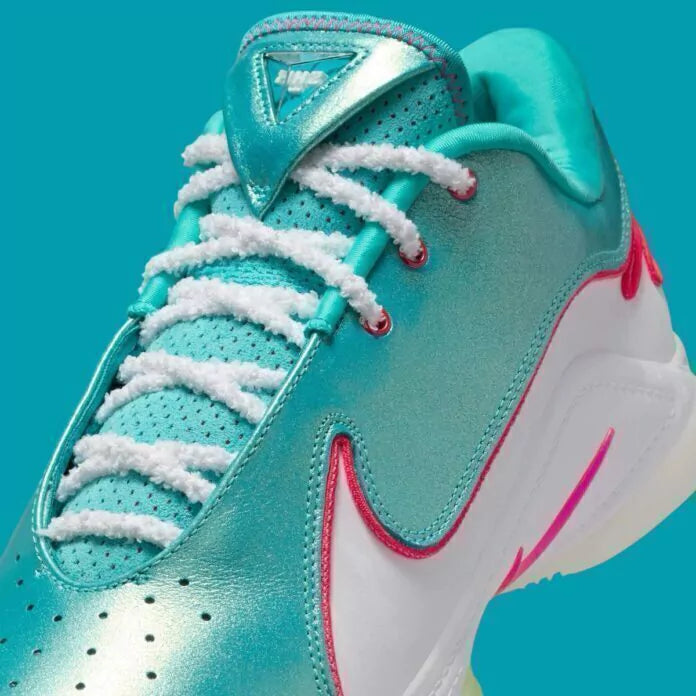 LeBron 22 'Christmas'